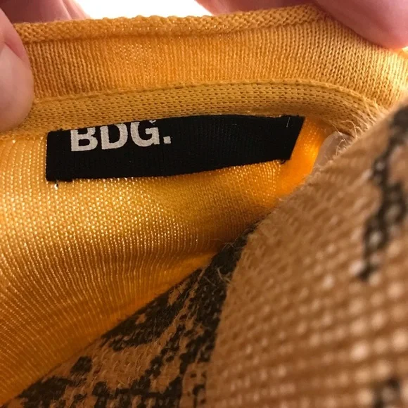 👚BDG Urban Outfitters Cardigan - Picture 8 of 9